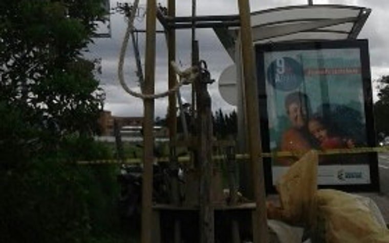 Rotary borehole beside a bus stop on the Autopista Norte in Bogotá