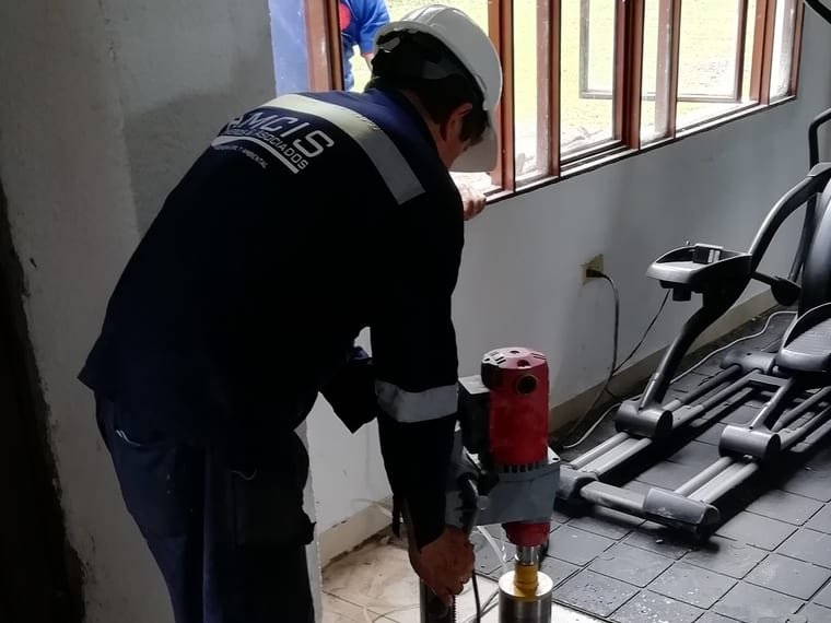 Contrôle technique sur le chantier pendant les travaux